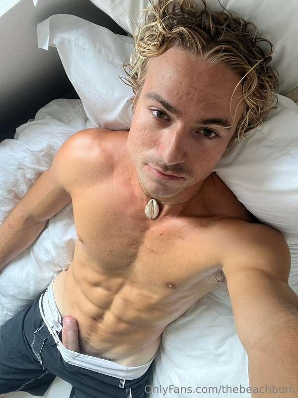 WHAT TIME SHOULD I GO LIVE THIS SUNDAY?! VOTE DOWN BELOW