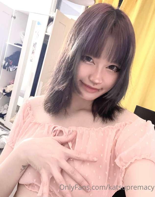 my new hair is so cute right?? ^_^ i hope u like itt 🤍🌷🐰