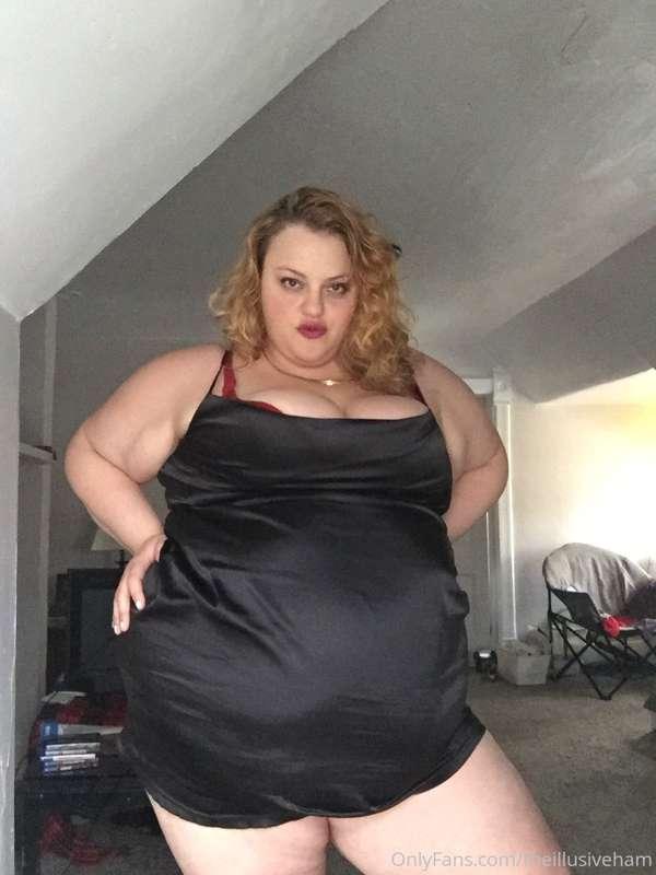 Would you go on a date w/me in this little black dress?