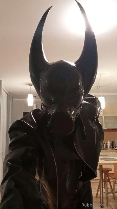 I grab you by the larynx. Let's go! I will rubberize you!