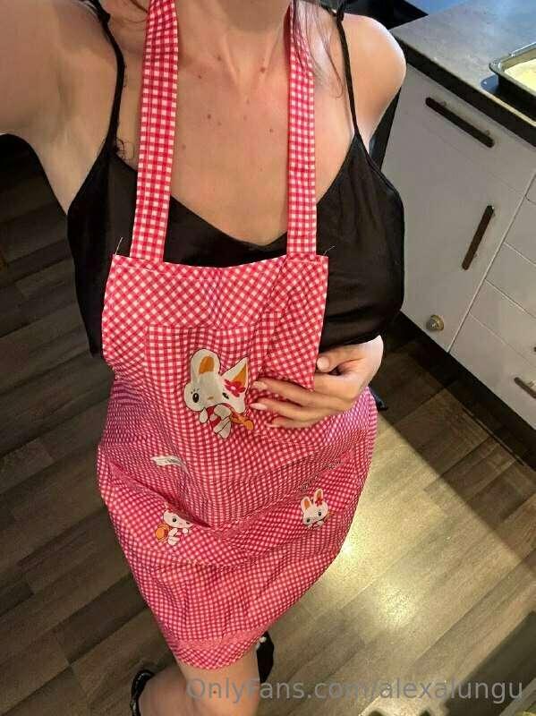 I love this apron. It's so cute, isn't it?💗💗💗💗