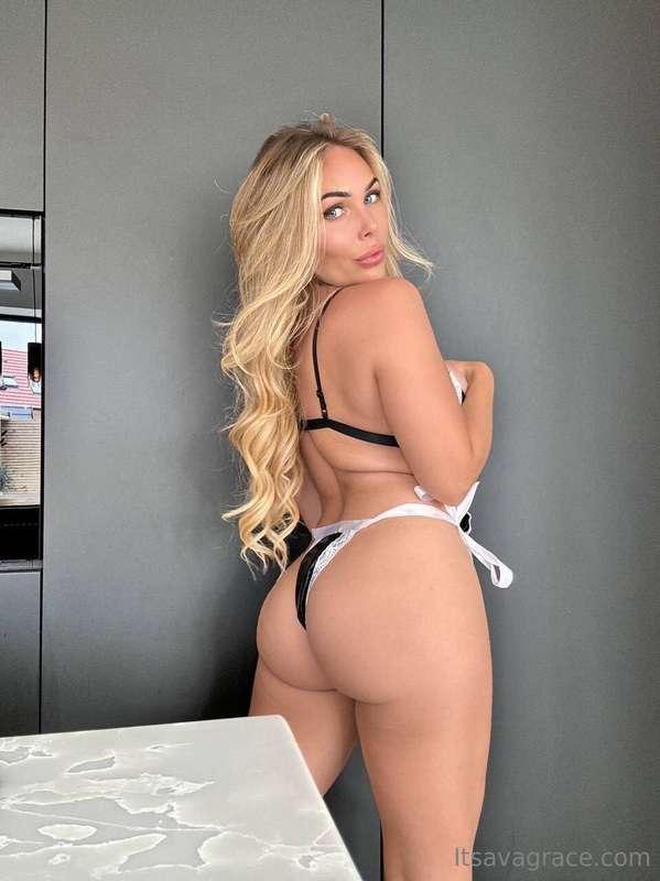 Tip me just $5 and I’ll send you 40 wet pussy pics😈💦