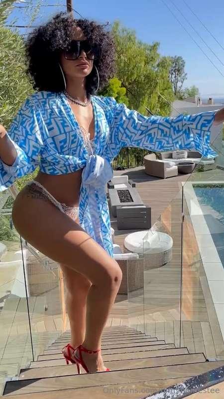 Do you think you could handle me babe? 😇