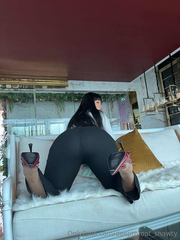 Let's stay in the office after work and I'll show you someth..