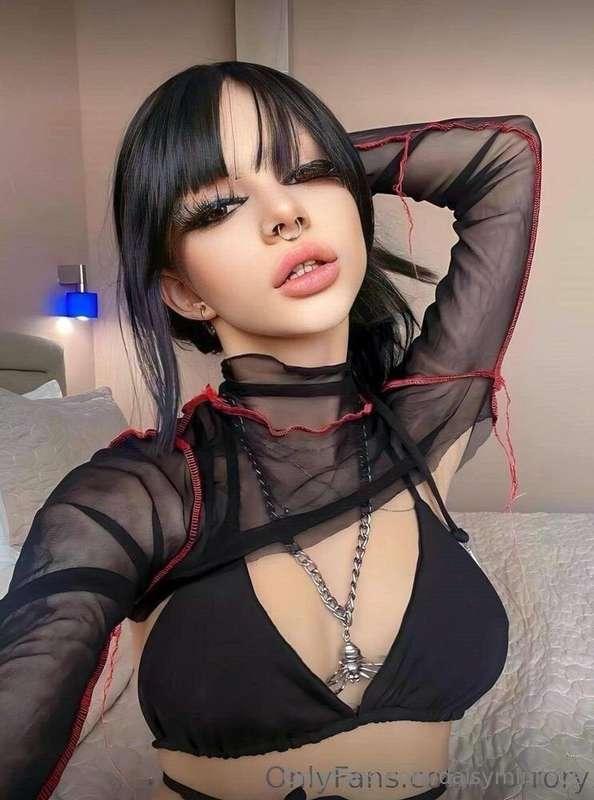 Subscribe @horrory for free today only 😍 This girl @horrory ..