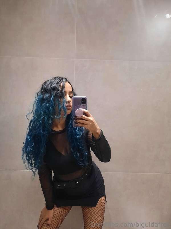 Just a little black and blue magic for your timeline 💫💙