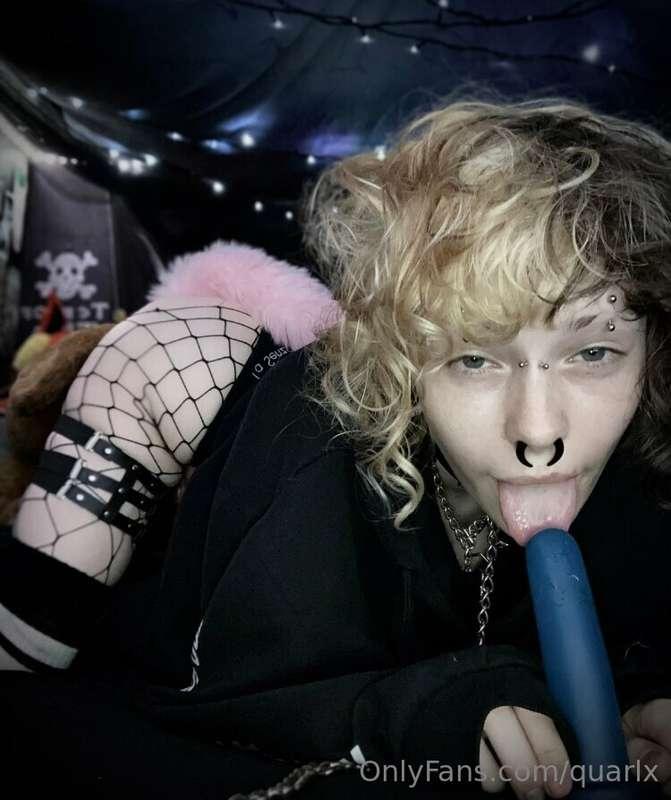Wanna play with puppy boy 🐶