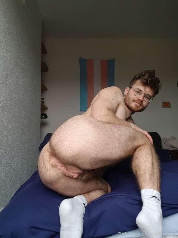 Lick both my hairy holes👅