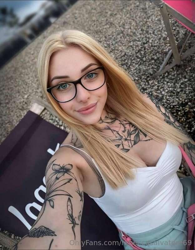 🥹Please be gentle @sofikafoxx😈
Lick her all over and call he..
