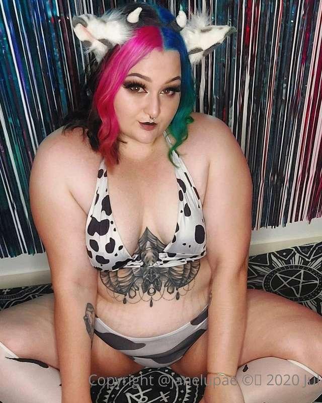 Hi do you like my bikini? 😈