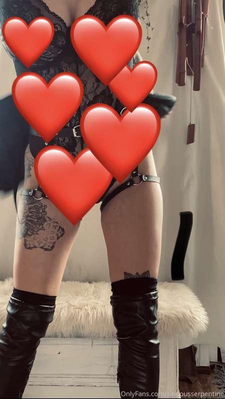 Part 2 of my striptease for you 🖤❤️🖤