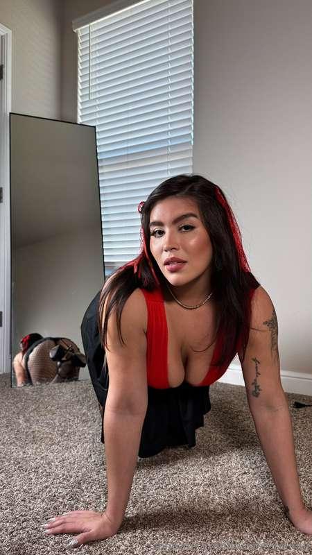 Papi look at me on my knees 😉