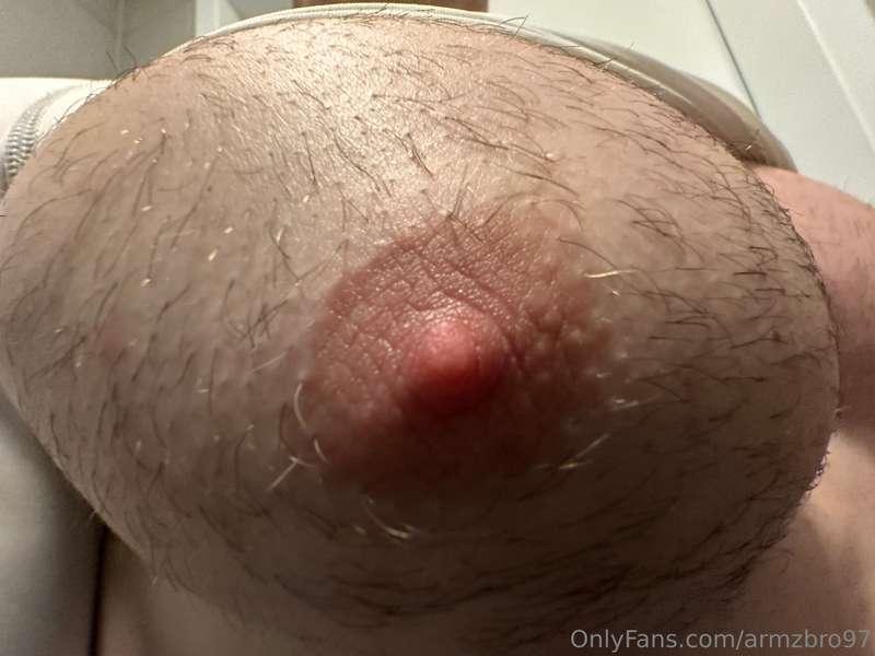 Worship those fucking nips n pecs i know you want it😉💪💦🍆🔥