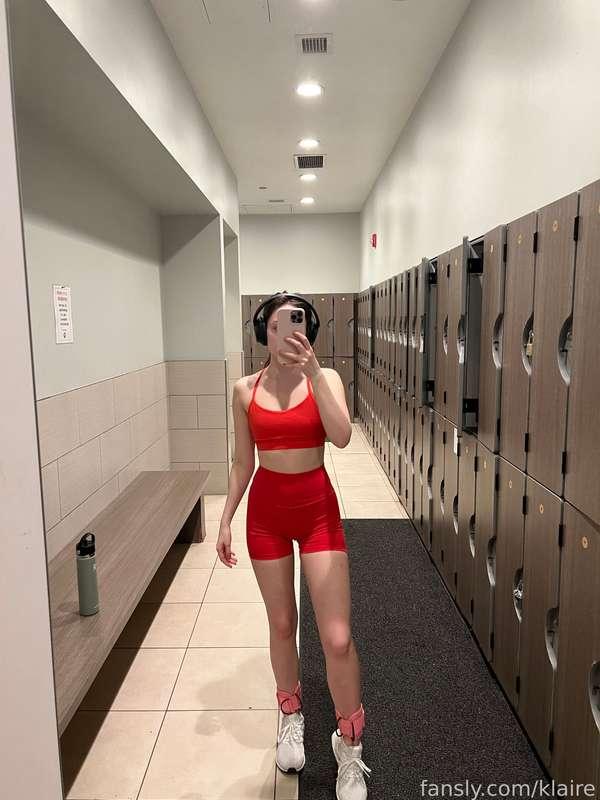 #OOTD for the gym :) video for VIPs coming later today hehe.. plus the DM about the live will actually be going out later today!! 

#gym #fitness #workout #ass #spandex