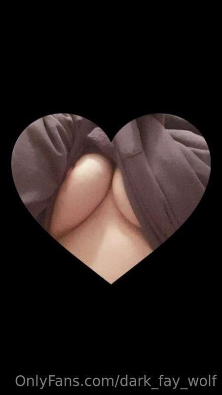 Always with the cheap titty pics🖤