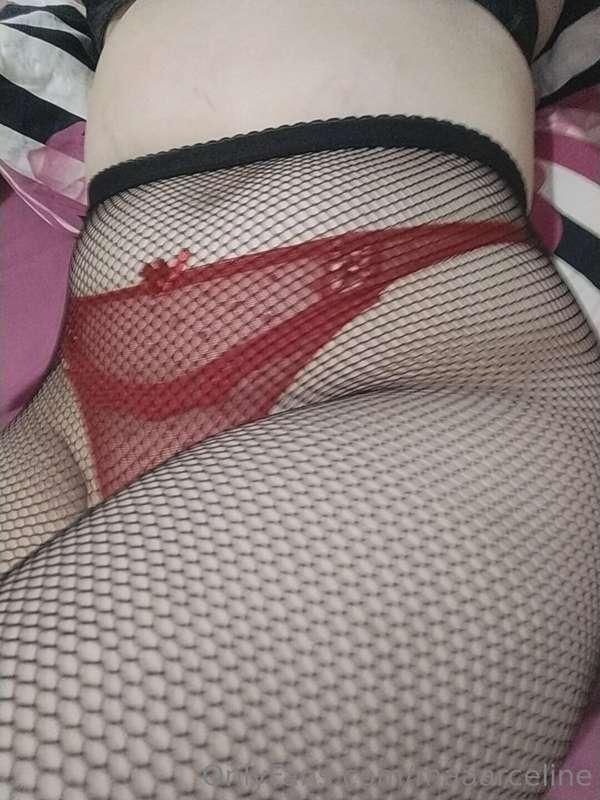i wanted to post these sneaky pics i took this morning but i..