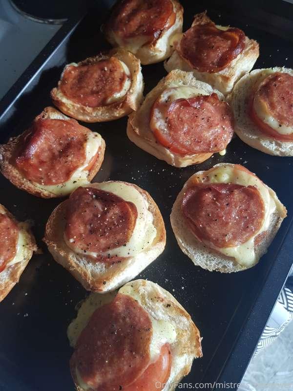Another delicious Sunday brunch for Alpha. Pathetic beta los..
