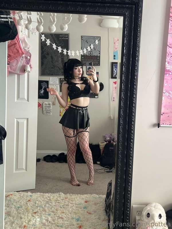 fishnets and garters :3