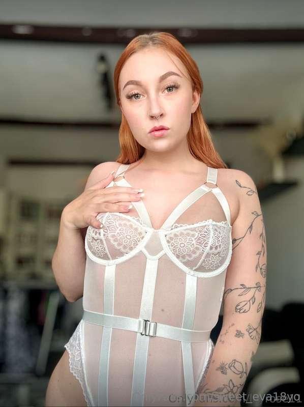 This redhead @lilyyrosse is gorgeous and her ass.. 🥵Oh, this..