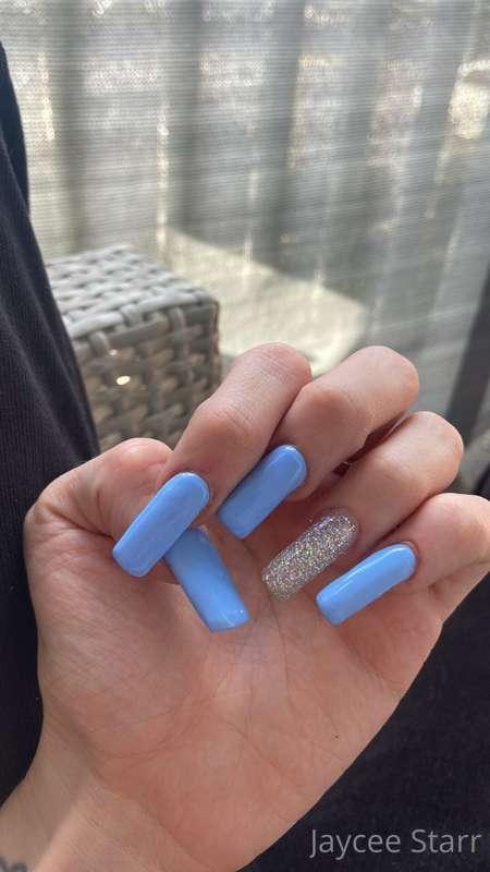 Thank you to Philip for my nails 💅🏼👑