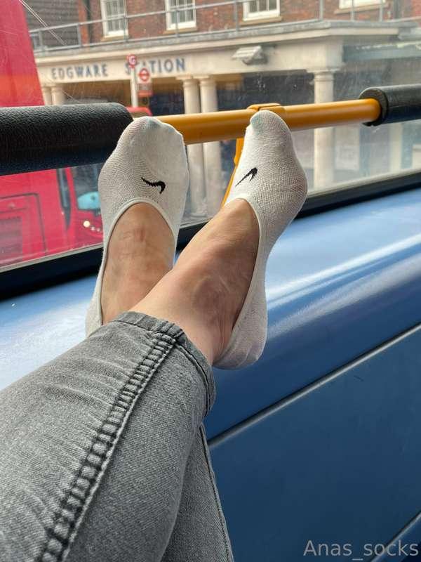 People who are sitting behind me on the upper deck have the ..