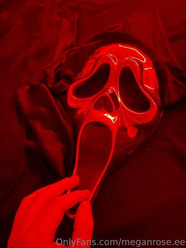 Who should I dress up as next ?! 😈💋