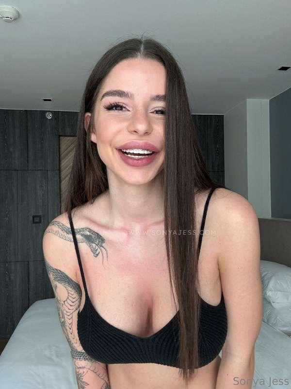 smile or serious?👇🏻