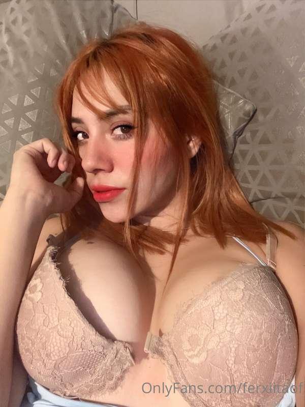 Vienes a la camita? Te estoy esperando 🥵 dime en los comenta..