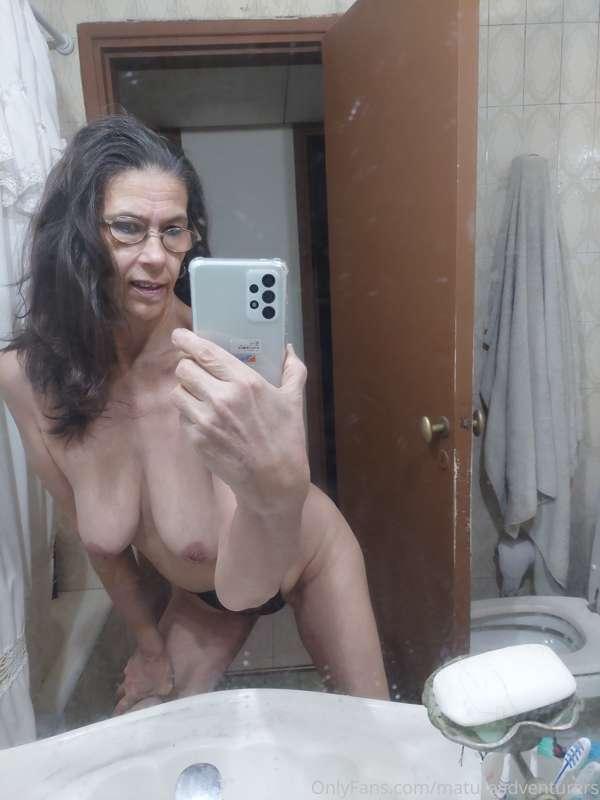 Que te pasa no quieres venir a jugar con mami bebe, ya no te..