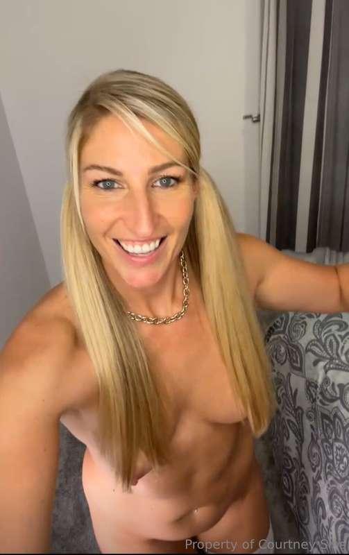 courtneysinsxo main image