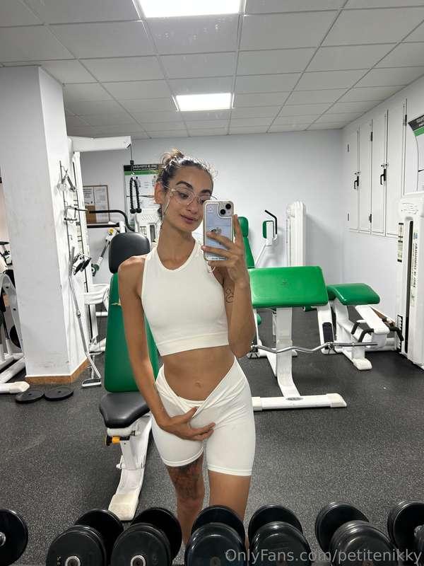 🥰My first day at the gym. Want to see more? 😏 I'll be upload..