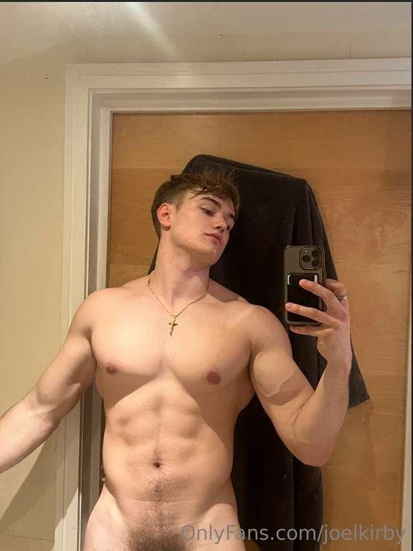 **Post gym sesh, wow my body looks pumped🤩**