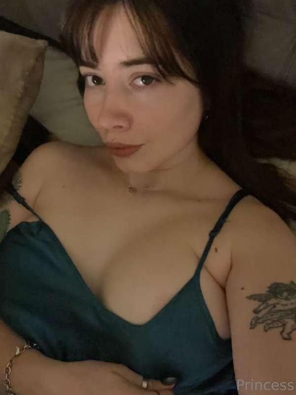 any man who would choose me over a busty girl?