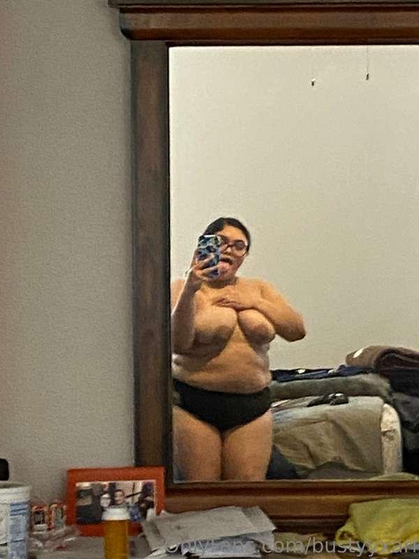 those shorts r tiny af n say chunky on the back😋but dont min..
