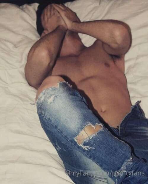 LATINO BOY 🔥🍆
Masturbation
Cumshots
Feet
Video calls
Videos ..