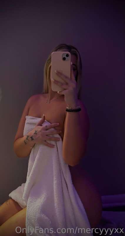 come shower w me 💦💦