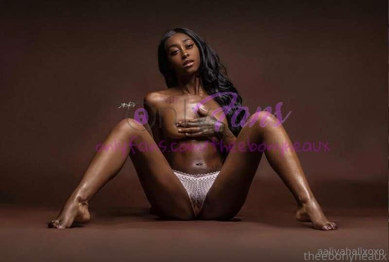 I'm alone right now. Are you thinking what I'm thinking? 😈