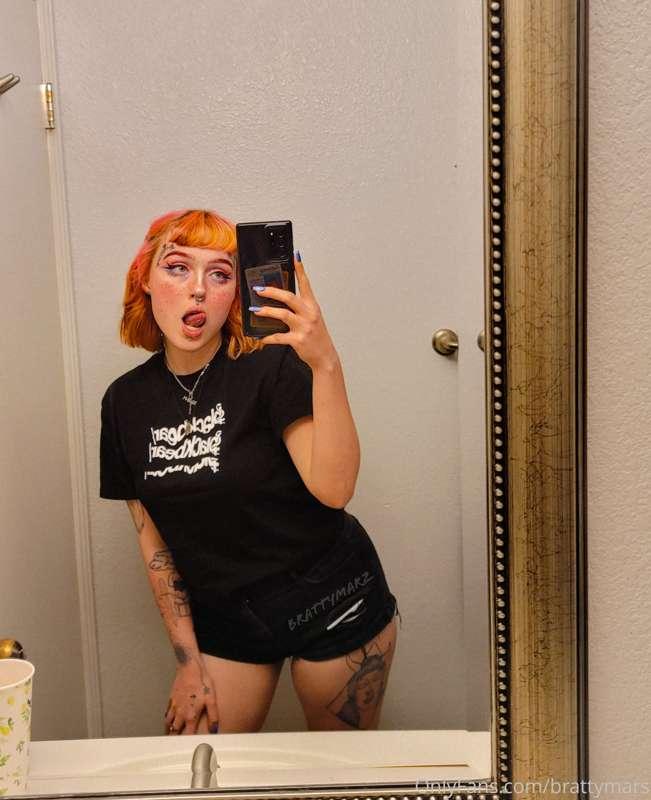 Swipe to undress me 🤤