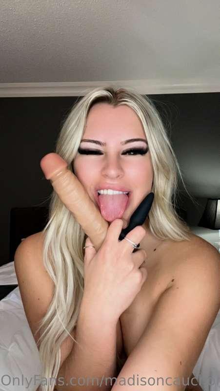 Shall I fuck both my tight little holes ? 😏