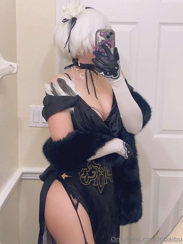 What do you think of my dress? 🖤