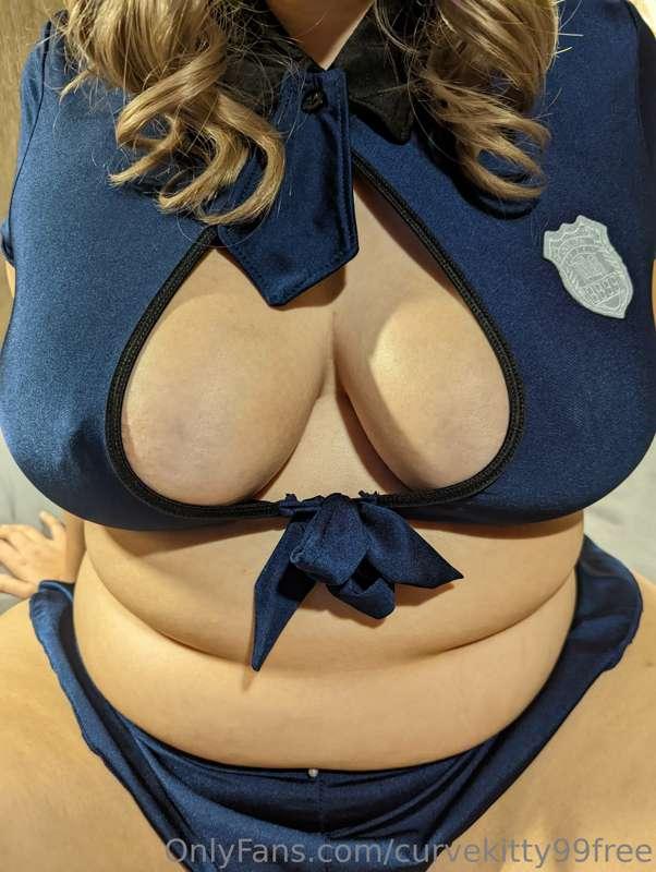 Happy Halloween!🎃 (Part 2) My favorite costume is being post..