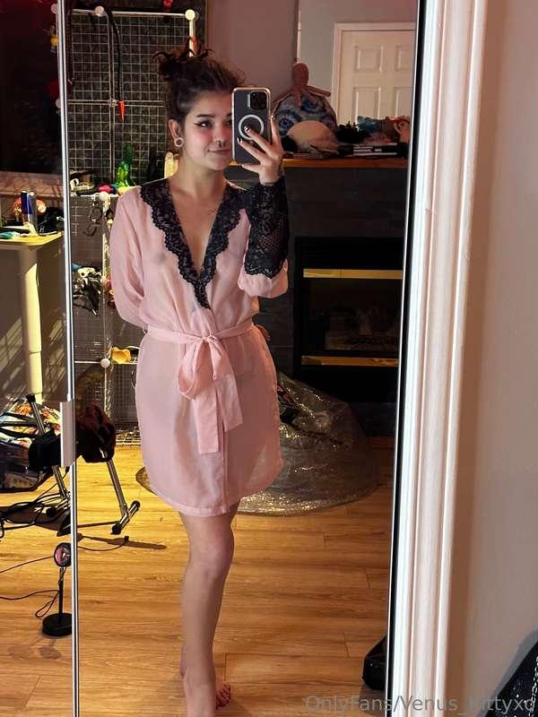 Want me to take my robe off for you? 😏😘