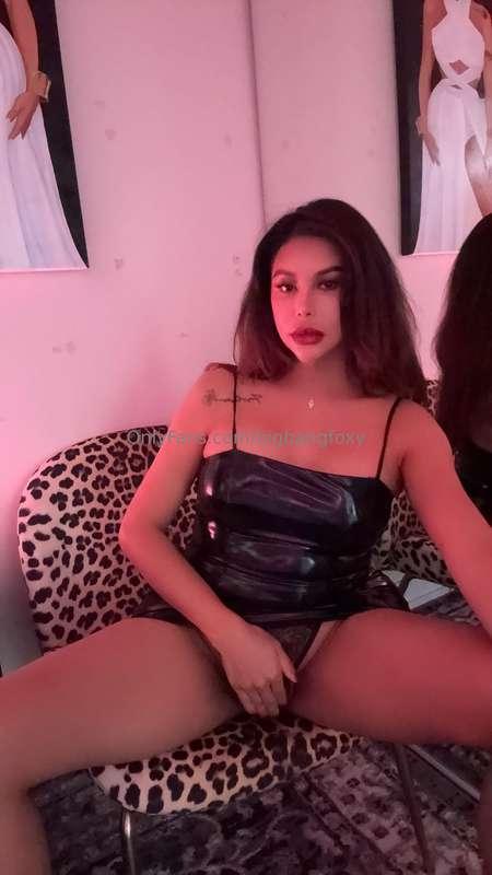 Stop teasing 👅 Hit my DMs 💬 I’m tempting you 😈