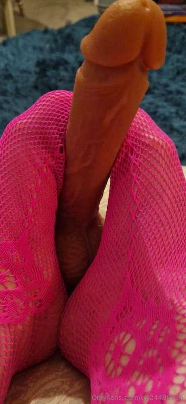 U want my feet wrapped around your hard cock baby? X