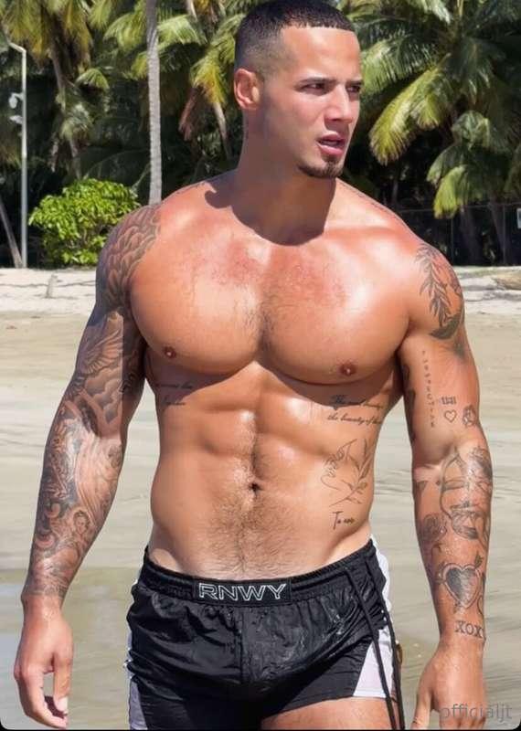 Is it hot outside or is it me? 🥵