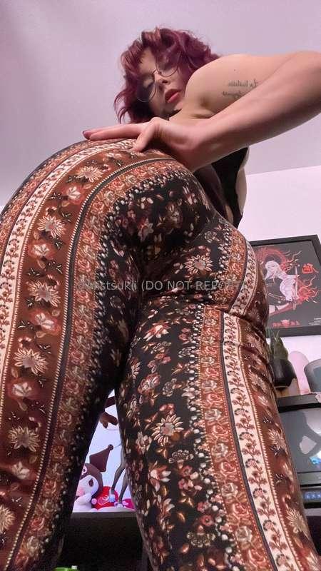 ✨ Forbidden Pants mini Set ✨

Who doesn’t love a nice ass ea..