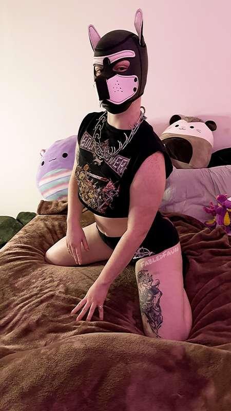 You see the label, are you gonna or not?!
Make sure to yank my collar hard when you do ;3

#fyp #foryou #nonbinary #queer #bodywriting #pupplay #kinkfriendly #alternative #punk #petplay #fabledfaun #transmasc #goodboy