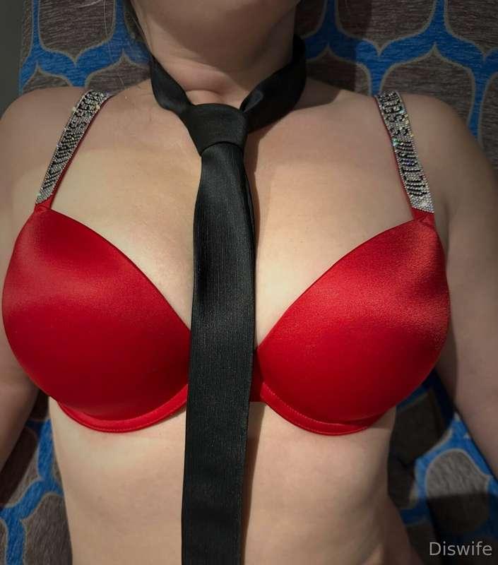 😜 Did you dress up last night to celebrate? Xx 🖤#MILF #Hotwi..
