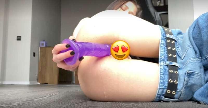 Interesting angle to enjoy making my pussy cum? 💦💦 The dildo..