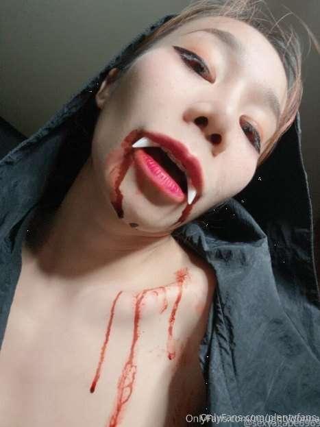 HAPPY HALLOWEEN Love 😈

LOOK HOW HOT my ASIAN friend IS!!!!🔥..